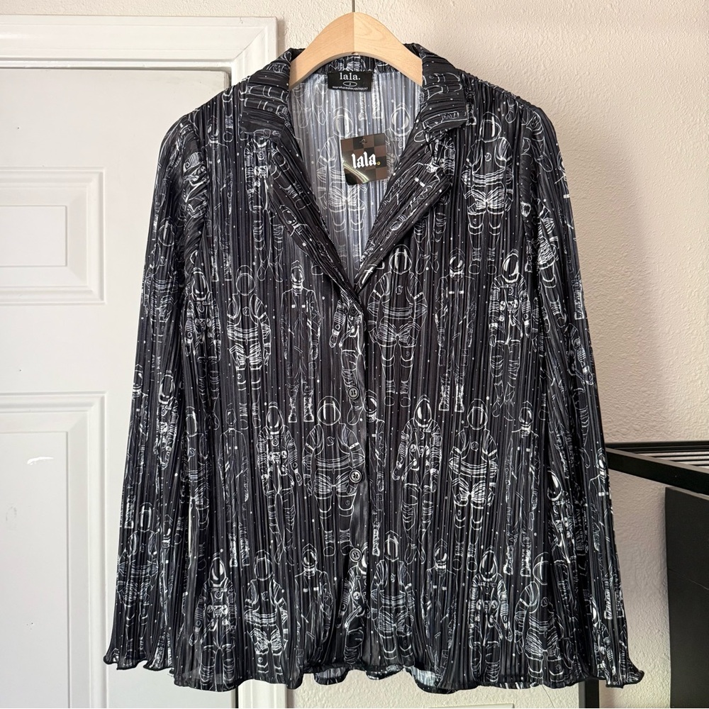 NWT DRESSED IN LALA black astronaut interstellar plisse pleated button up shirt